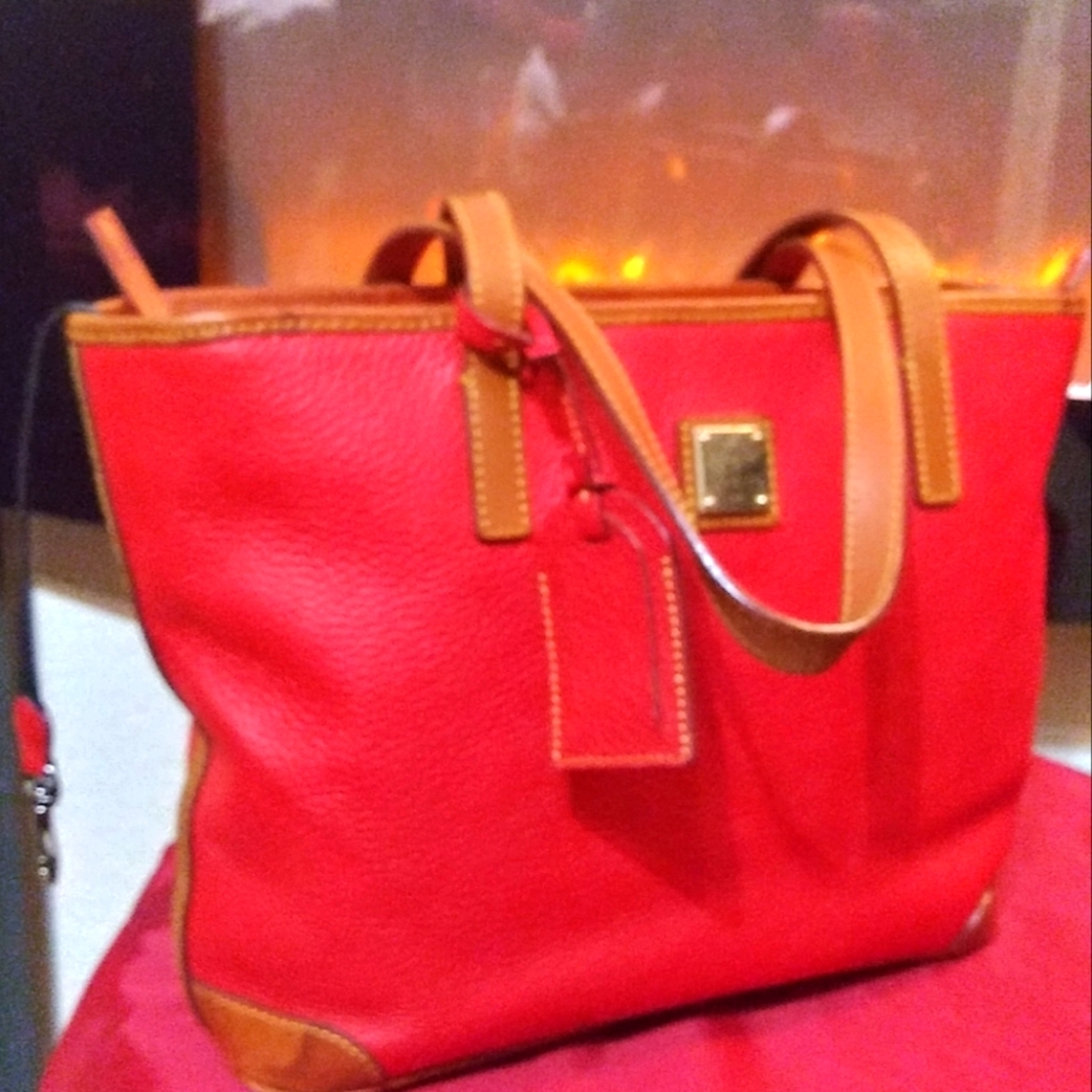 ❤️Dooney & Bourke Red:& Brown Handbag❤️
